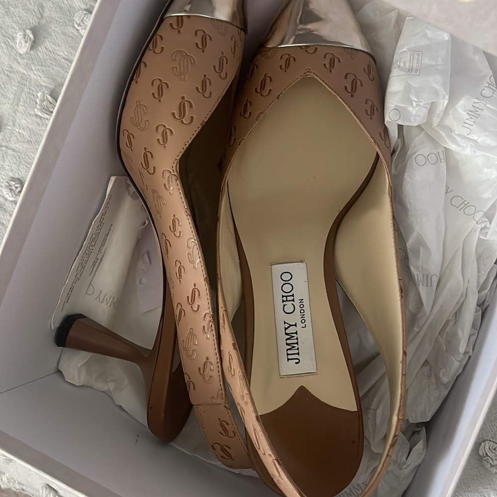 Jimmy choo low heel pumps. 40.5, runs a bit small